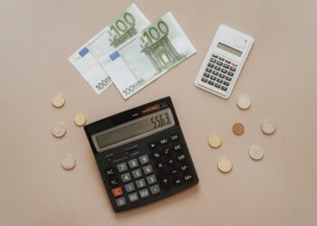 Bonus Natale 100 euro: a chi spetta e come richiederlo in tempo