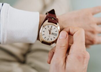 Ora legale: quando cambia? Lancette un’ora indietro, ma si dormirà un’ora in più