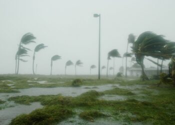 L’uragano Milton colpisce la Florida: oltre un milione in fuga e allarme nazionale