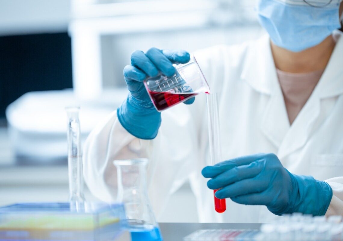 Allarme Virus Marburg: cos’è la malattia simile all’Ebola, sintomi e rischi