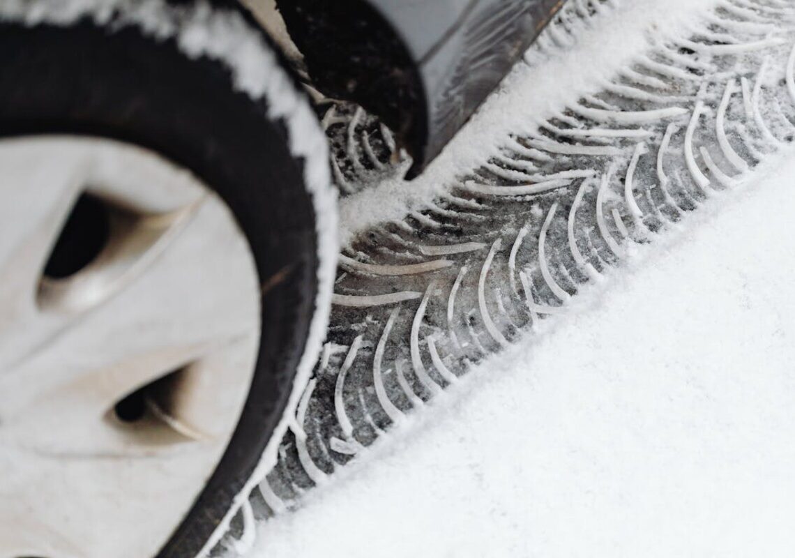 Cambio gomme invernali: quando e perché farlo per viaggiare in sicurezza