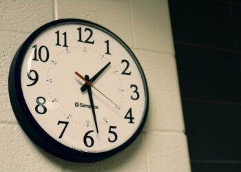 Ora legale 2025: l’Italia ha deciso. Ecco cosa succederà