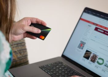 Attenzione! Questo SMS può svuotarti il conto in pochi secondi. Ecco come evitarlo