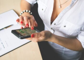 Allarme smishing: la nuova truffa via SMS a cui non devi rispondere