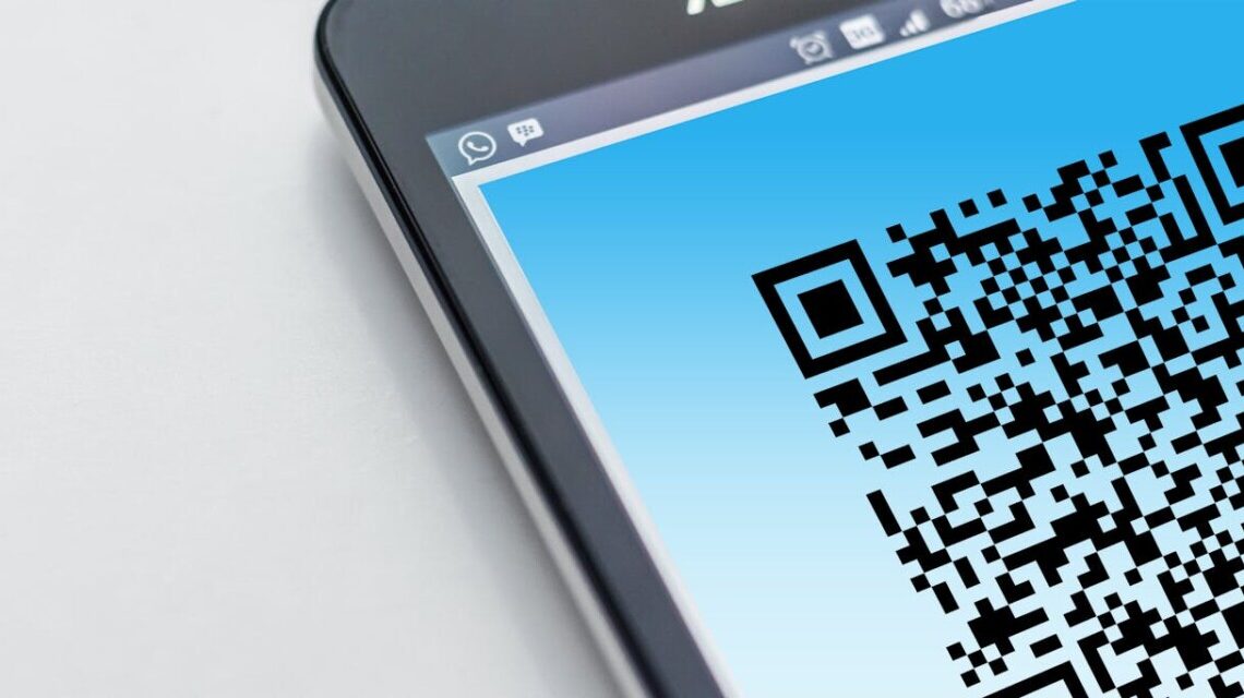 Truffa del QR Code: così ti svuotano il conto con l’app della banca. Ecco come difenderti