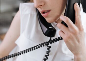 Truffe telefoniche in aumento: scopri i numeri pericolosi a cui non devi rispondere