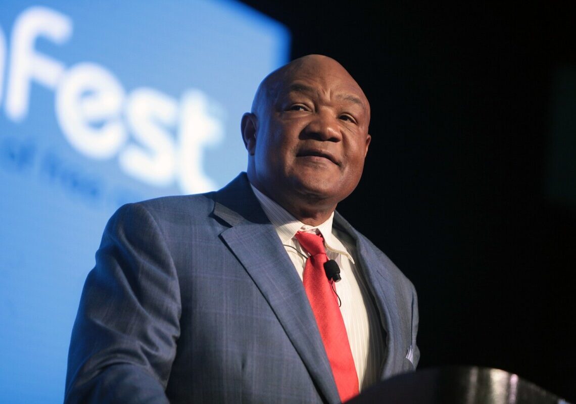 È morto George Foreman: la leggenda del pugilato si è spenta a 76 anni