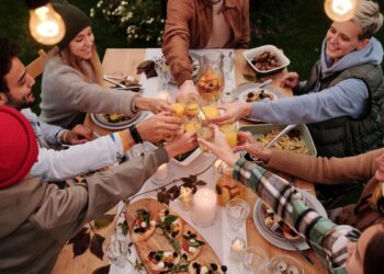 Cena del sabato sera tra amici: idee e ricette per una serata perfetta