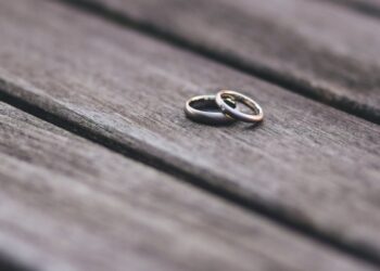 Truffa dell’anello d’oro: il raggiro che inganna gli automobilisti