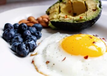 Colazione proteica: come accelera il metabolismo e migliora la forma fisica