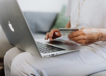 La truffa dei finti negozi in chiusura: ecco come funziona e come difendersi