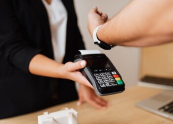Pagamenti contactless: boom di truffe. Ecco come proteggere il tuo denaro