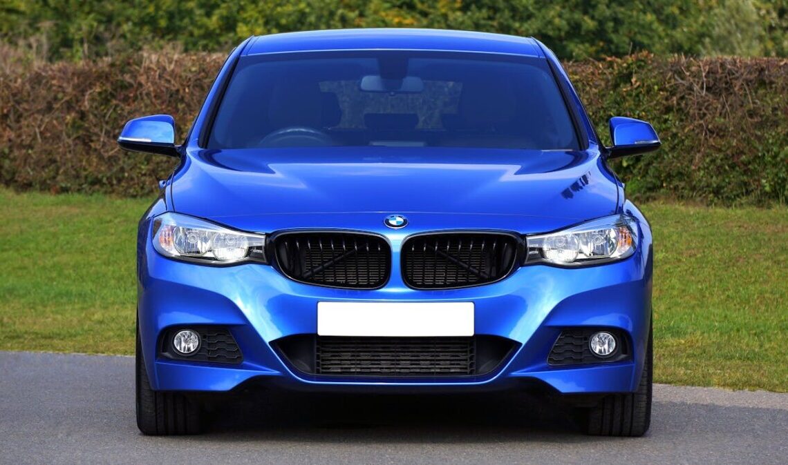 Targa personalizzata in Italia: regole, costi e procedura per ottenerla