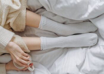 Dormire con i calzini può cambiarti la vita: ecco perché