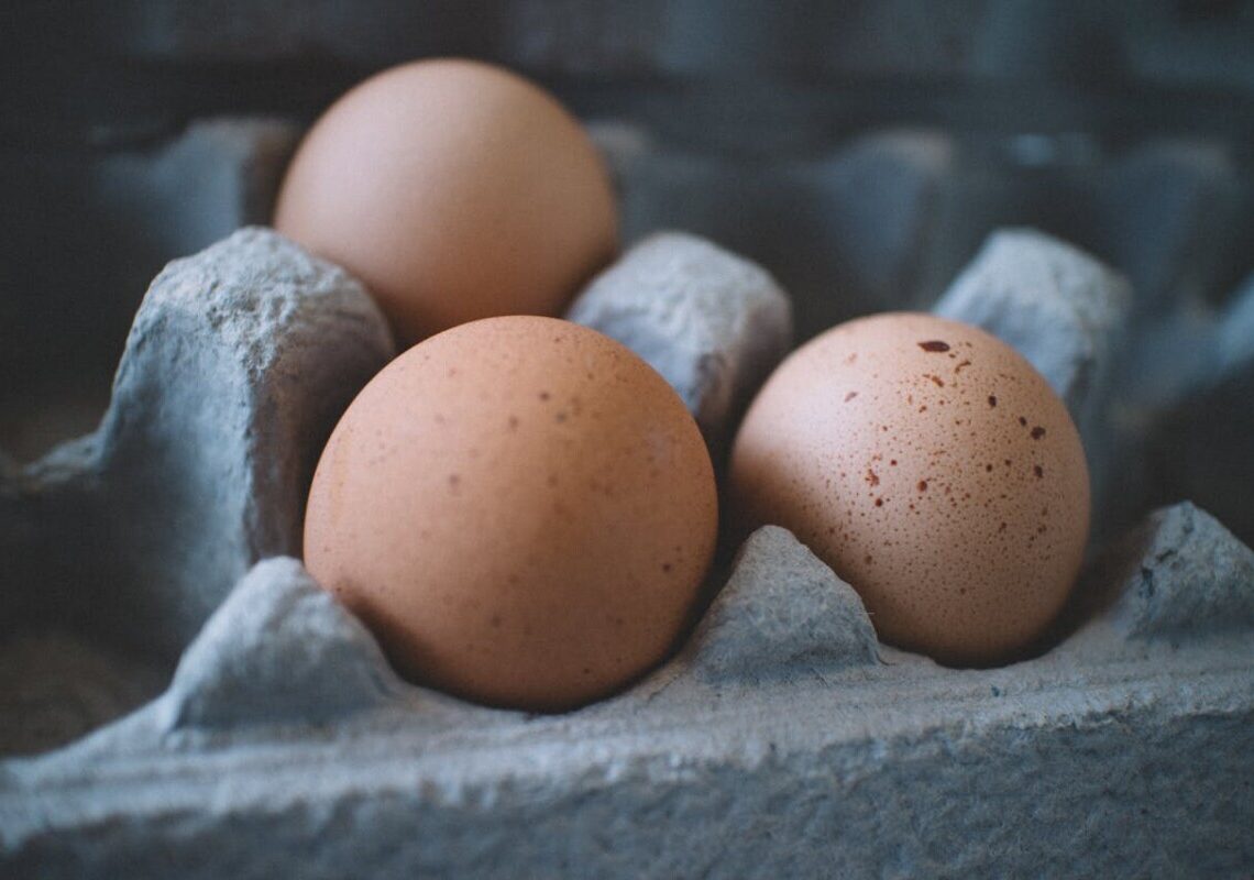 Come conservare le uova: meglio in frigorifero o a temperatura ambiente?