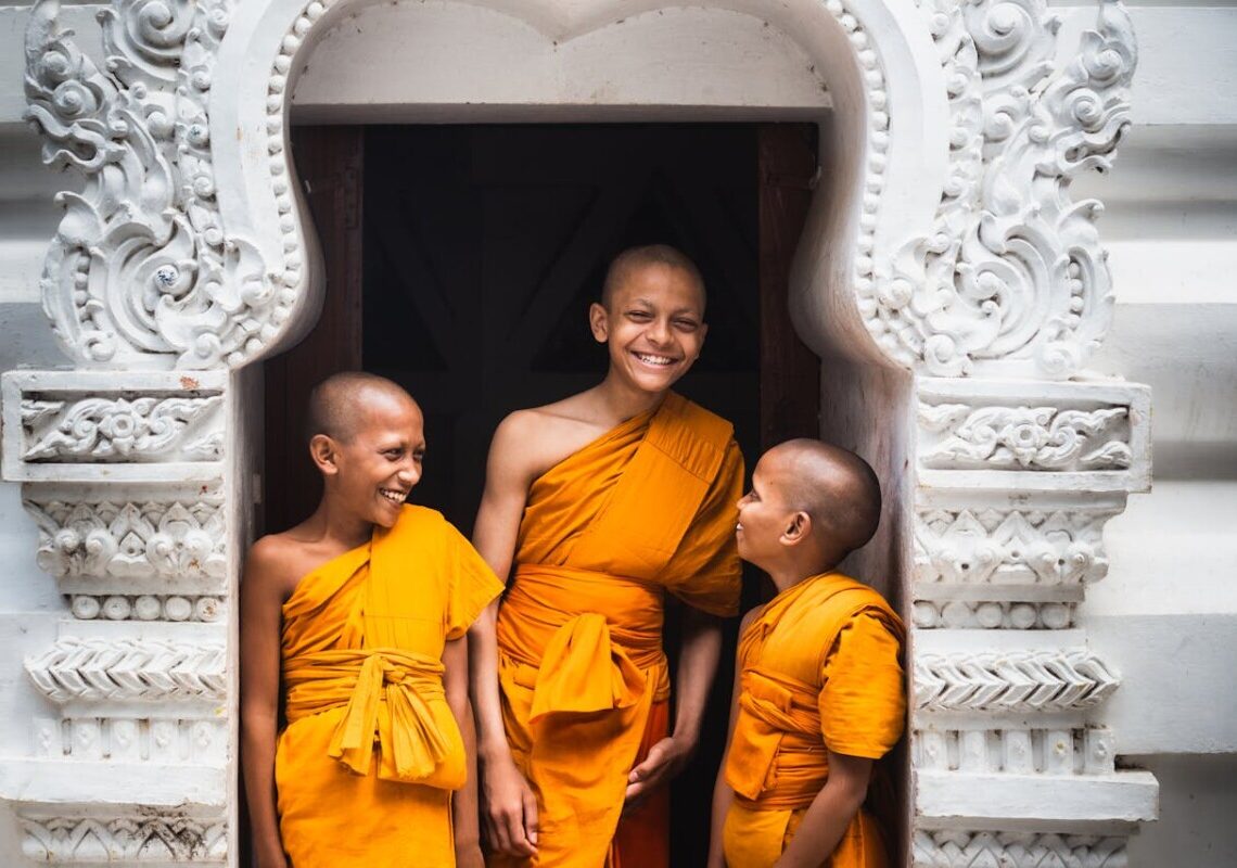 Le rigide regole segrete dei monaci buddisti: ecco cosa non possono fare