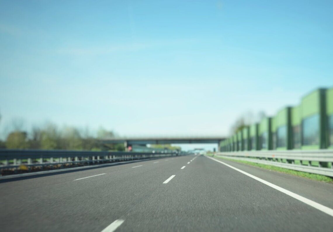 Limite di velocità a 150 km/h in autostrada: sicurezza o rischio?