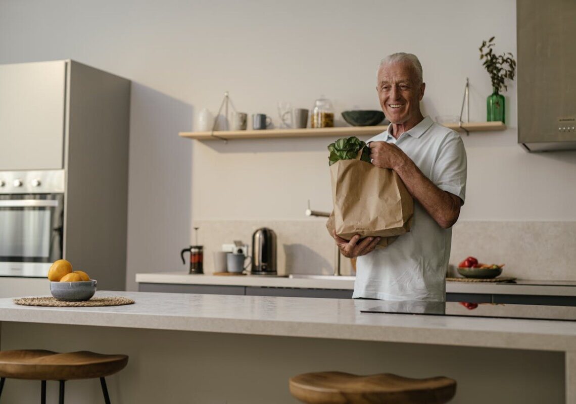 Mangiarli ti fa invecchiare prima: 6 alimenti insospettabili da evitare subito