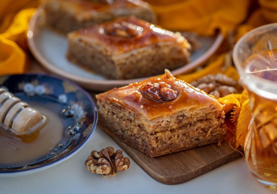 Torta al miele e noci: il dolce perfetto per la colazione