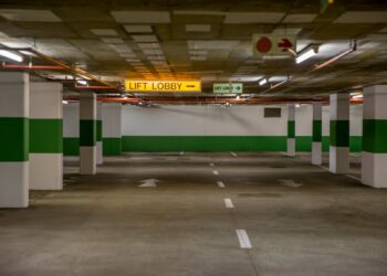 Furti nei parcheggi: attenzione alla “tattica della semina”, il nuovo trucco dei ladri