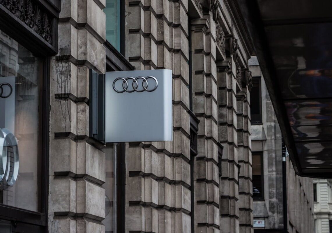 Dazi shock di Trump: Audi blocca le vendite e scoppia il panico tra i concessionari