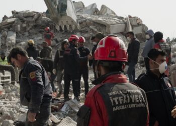 Istanbul sotto shock: panico e feriti dopo le forti scosse (Aggiornamento)