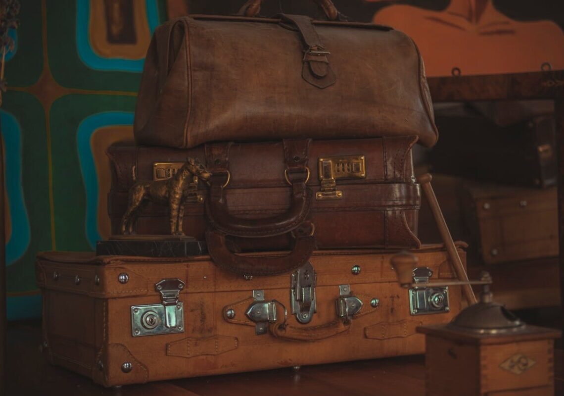 Svelato il contenuto delle valigie di Re Carlo: ecco a cosa non pùo proprio rinunciare