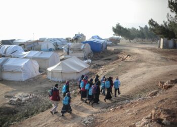 Migranti, operativo il trasferimento in Albania: i centri diventano hub per i rimpatri