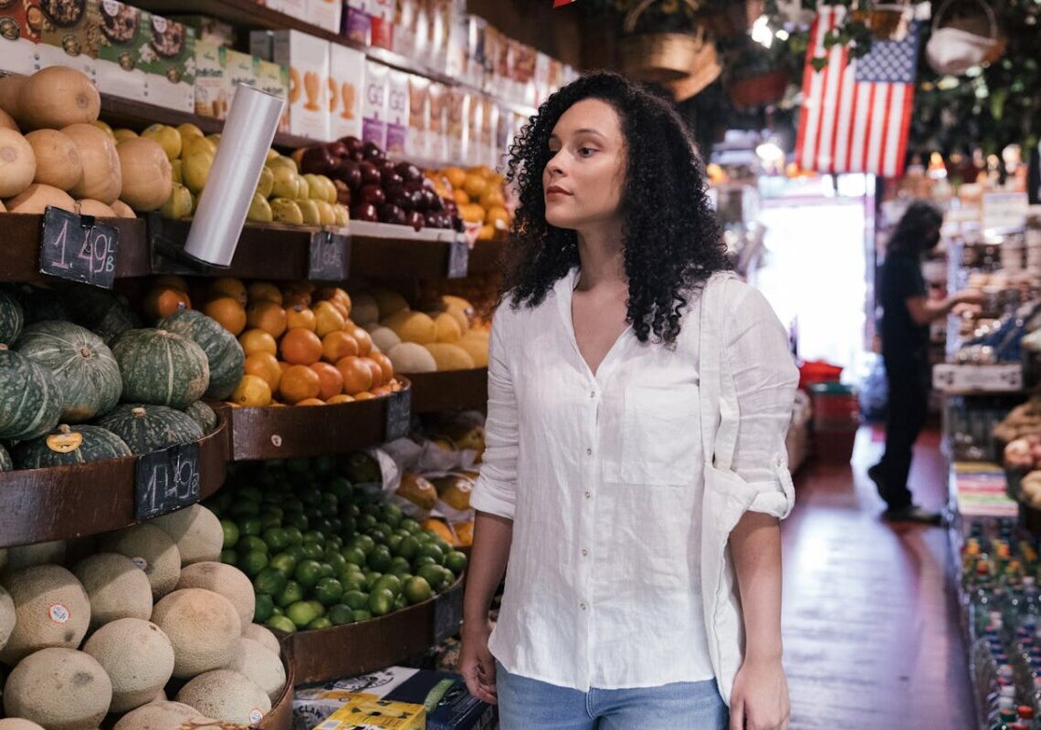 Trump annuncia i dazi, l’America entra in tilt: scene di panico nei supermercati