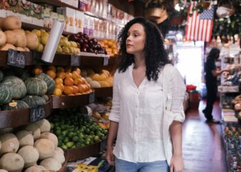 Trump annuncia i dazi, l’America entra in tilt: scene di panico nei supermercati