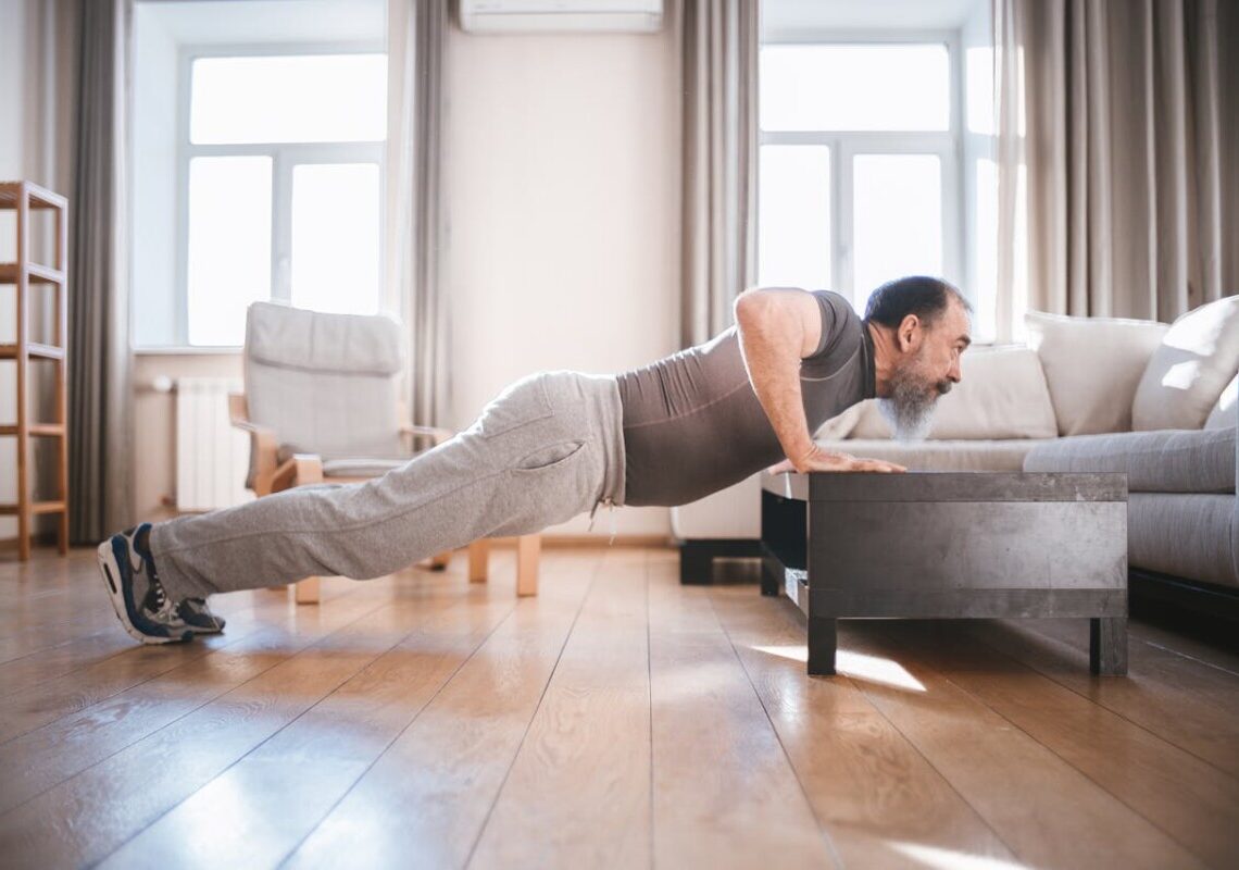 Perché sempre più over 50 scelgono di restare single? La risposta ti sorprenderà