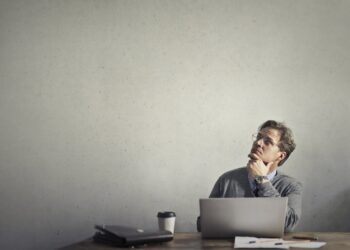 Hai mai ascoltato la tua voce interiore? La scienza svela cosa ti sta davvero dicendo