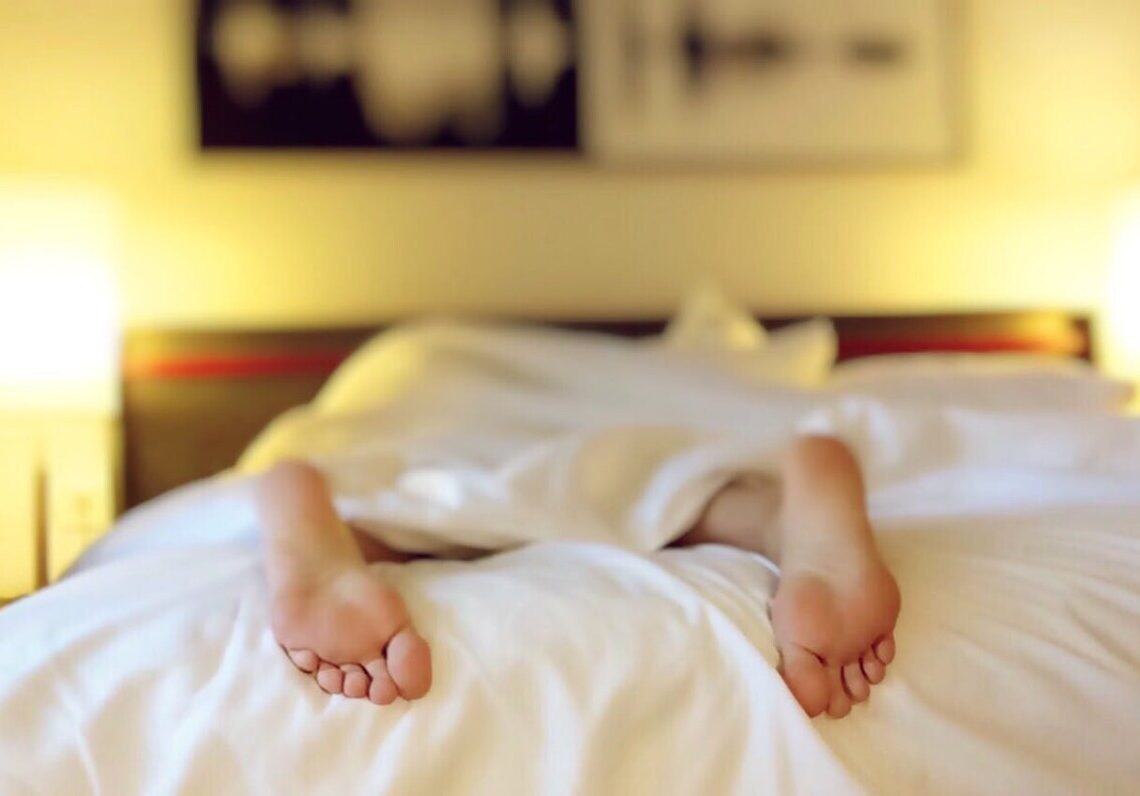 Morire nel sonno: cause principali e strategie efficaci per prevenirla
