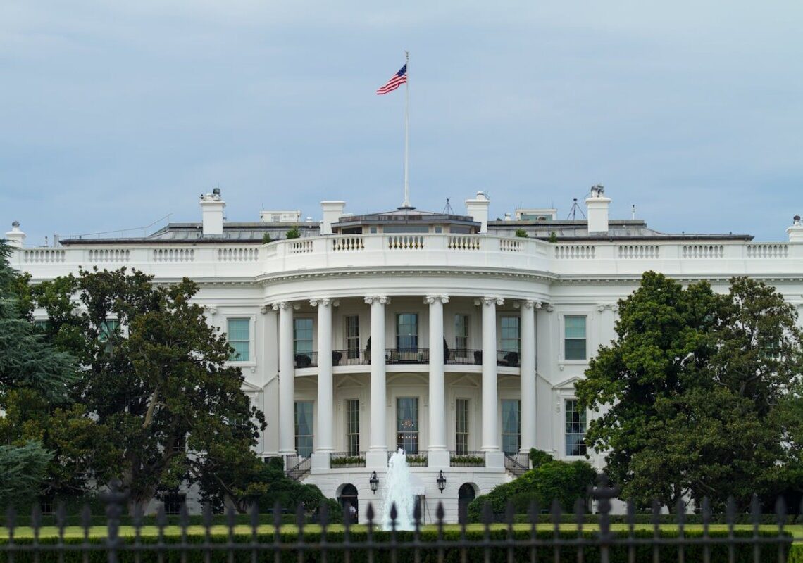 “Faccio io”: il gesto di Meloni che ha spiazzato Trump e stupito la Casa Bianca