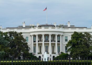 “Faccio io”: il gesto di Meloni che ha spiazzato Trump e stupito la Casa Bianca