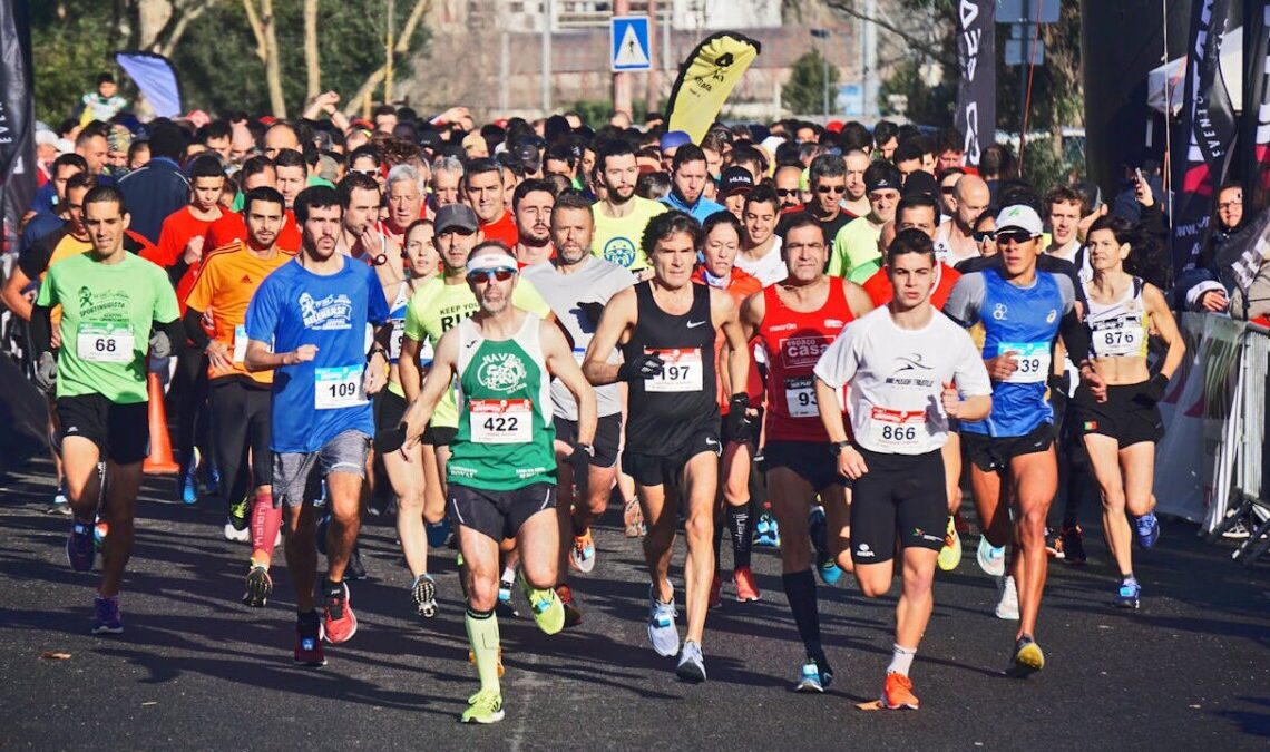 Milano Marathon da record: oggi in 16mila invadono la città. Tutte le strade chiuse e i vip in gara