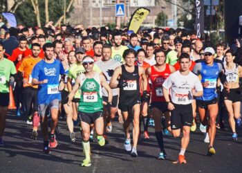 Milano Marathon da record: oggi in 16mila invadono la città. Tutte le strade chiuse e i vip in gara
