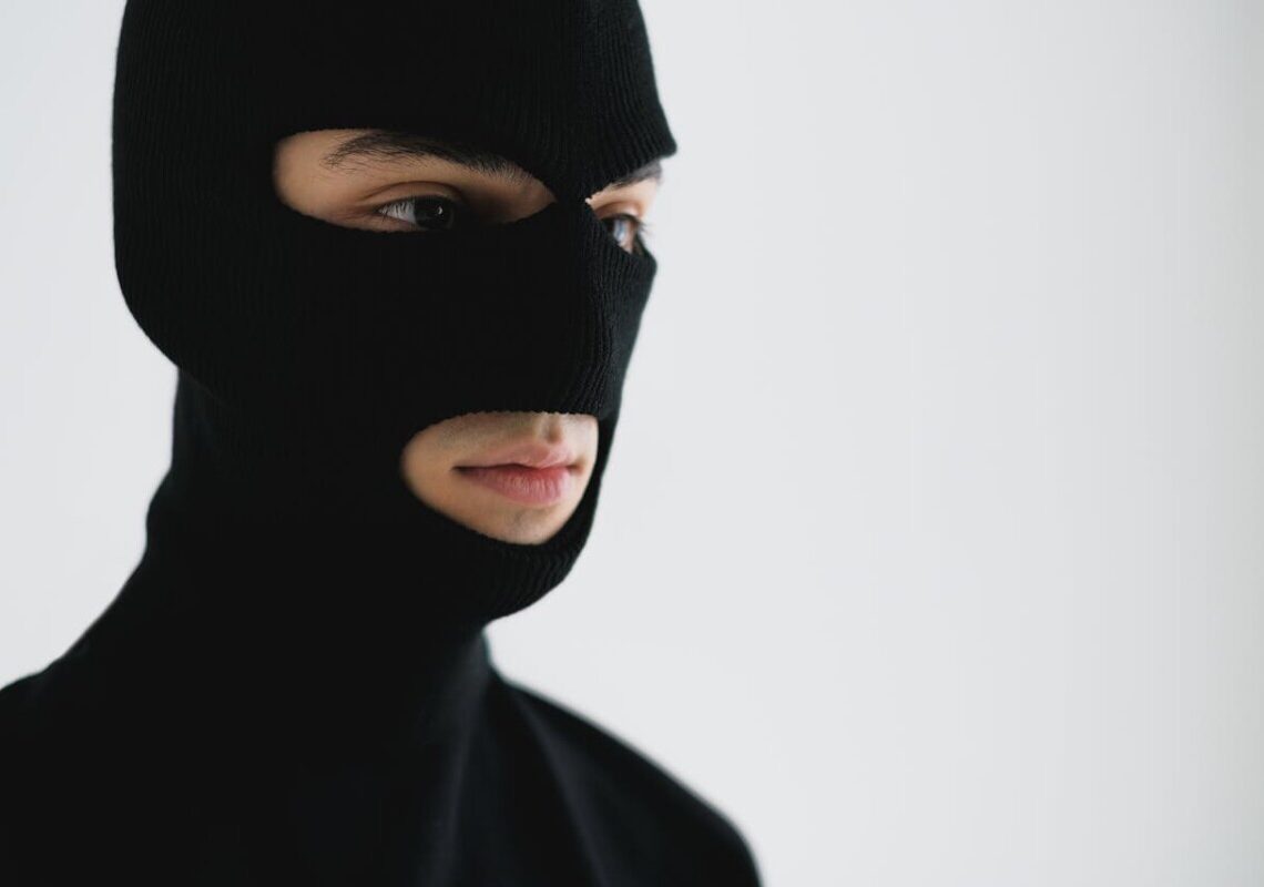 Nuova tecnica shock dei ladri: entrano in casa senza scassinare nulla