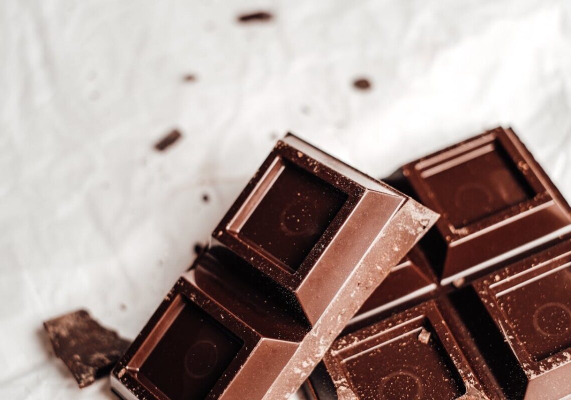 I 15 benefici del cioccolato fondente: ma c’è una controindicazione da non sottovalutare