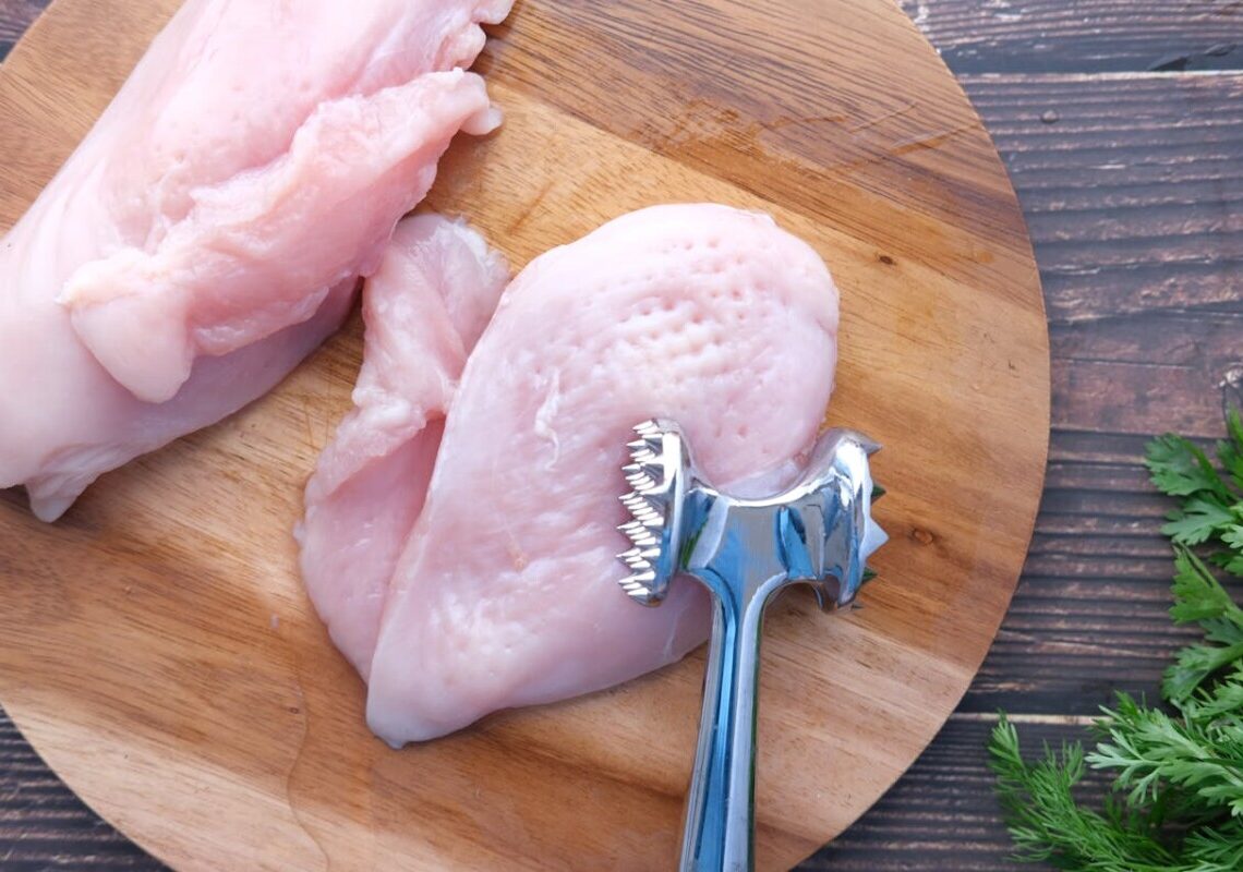 Ministero della Salute lancia l’allerta: carne di gallina ritirata con scadenza errata, prodotto già scaduto