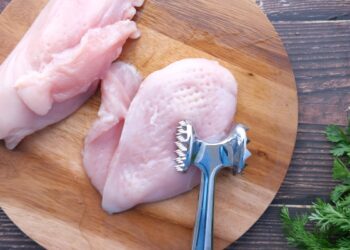 Ministero della Salute lancia l’allerta: carne di gallina ritirata con scadenza errata, prodotto già scaduto