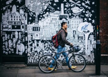 Roma premia chi va al lavoro in bici: al via incentivi e voucher per la mobilità sostenibile