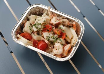 Listeria nell’insalata di mare: scatta il ritiro immediato. Il marchio coinvolto