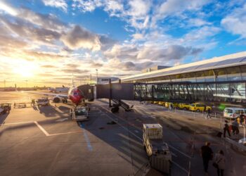 Collisione tra due aerei sulla pista di Hanoi: paura in aeroporto