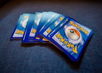 Carta Pokémon firmata dal Papa diventa virale: quanto può valere?
