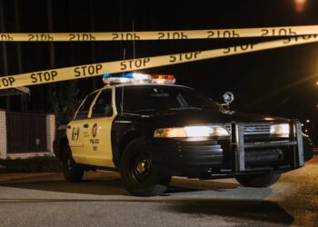 Messico, 16 corpi in un furgone e 4 decapitati appesi a un ponte: la situazione è fuori controllo