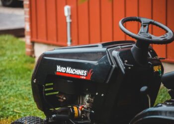 Ubriaco sul tosaerba in autostrada: automobilisti sotto shock, arrestato 38enne in Florida