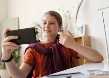 L’Ue lancia la nuova app per la verifica dell’età online: primi test anche in Italia