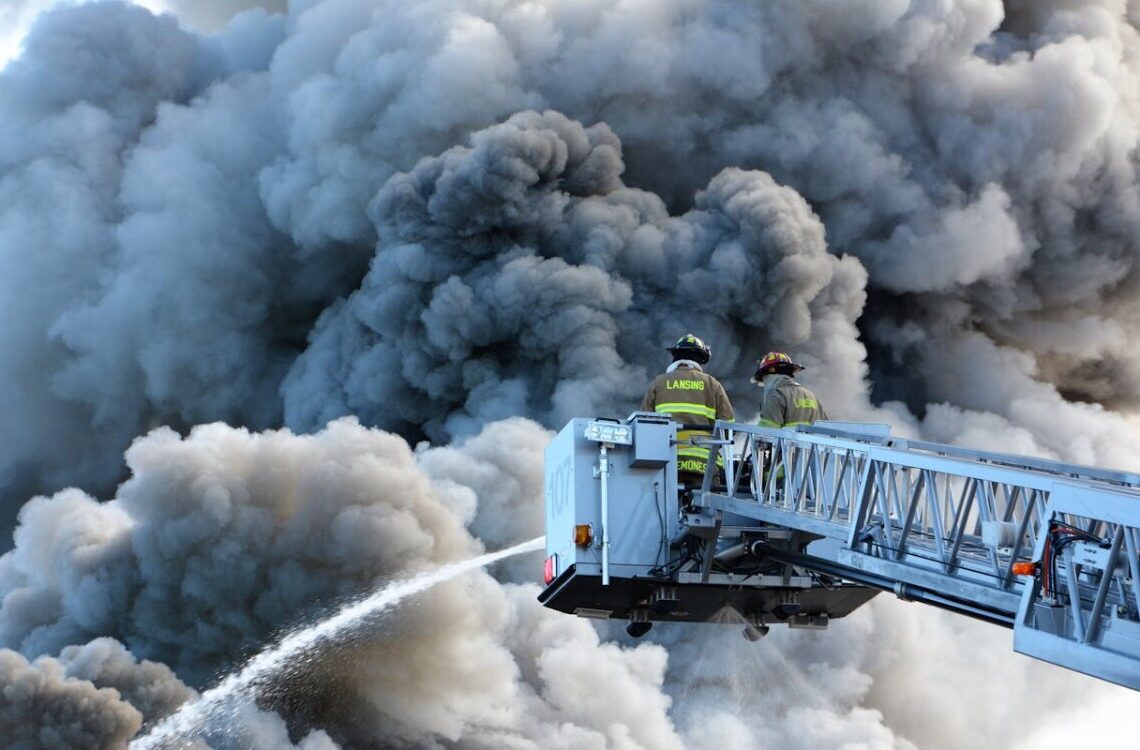 Ultim’ora – Roma, esplosione improvvisa in un distributore: feriti soccorritori e passanti. VIDEO
