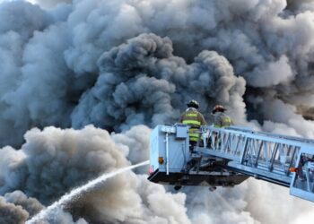 Ultim’ora – Roma, esplosione improvvisa in un distributore: feriti soccorritori e passanti. VIDEO